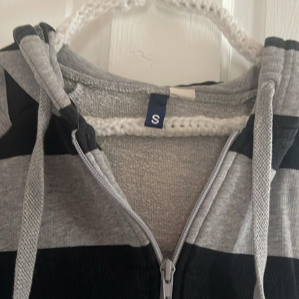 Nice medium white sweatshirt - Picture 2 of 4